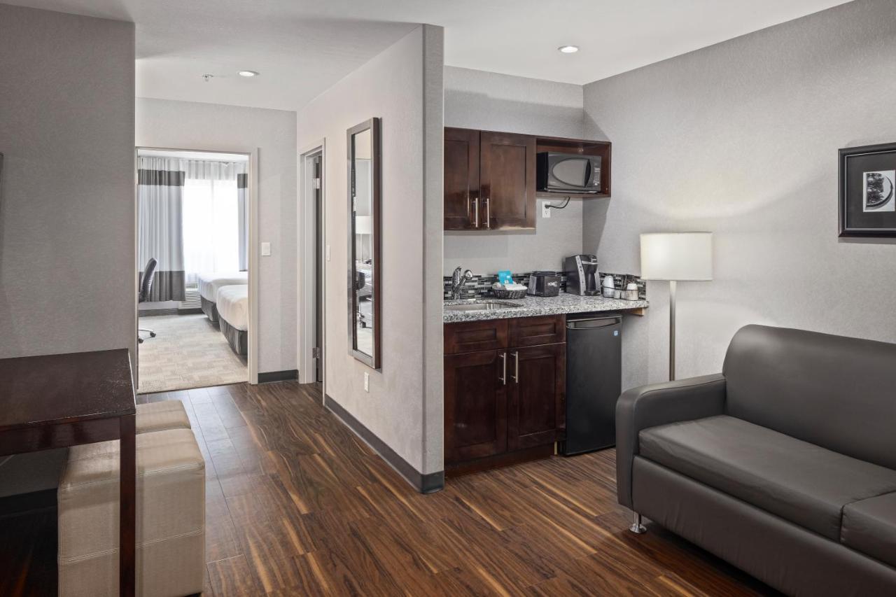 Home Inn & Suites Regina Airport Eksteriør bilde